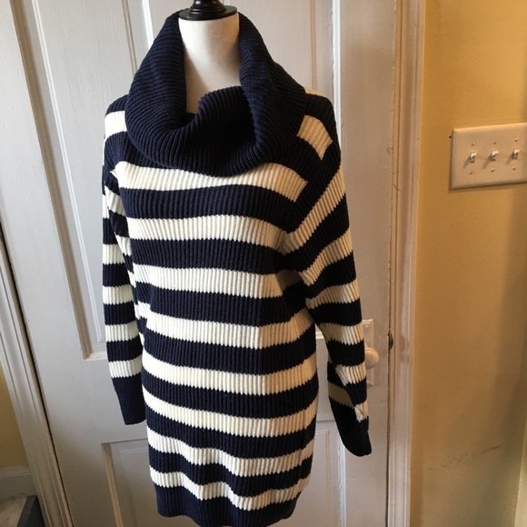 Divided Tops - Sweater Dress / Tunic navy and off white